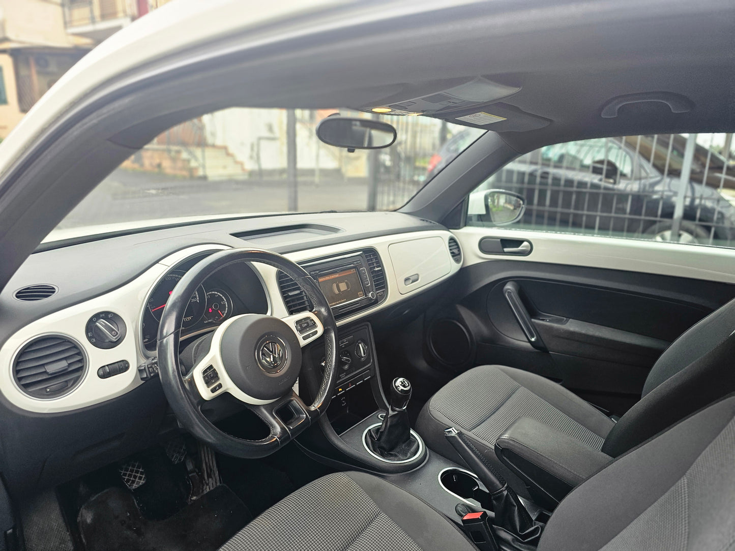 Volkswagen Maggiolino 1.6 TDI Design 77kw